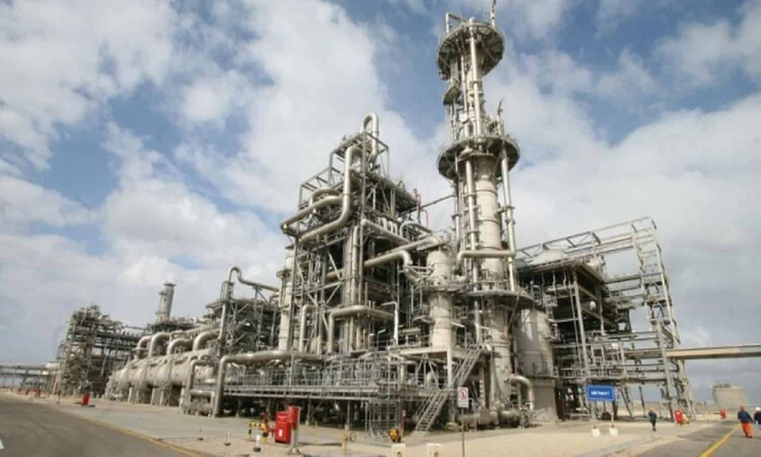 Egypt seeks operating LNG plants at full capacity in 2023 